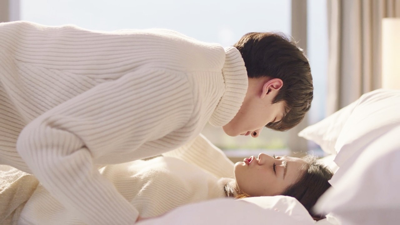 💞【MOVIE】同床共枕！帥小夥耐不住慾火，把她壓在身下想要了她 #良辰美景好时 #Love Scenery #甜寵 #徐璐 #林一