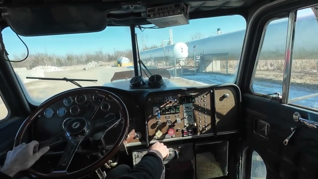 Hauling some more corn with the old Peterbilt 