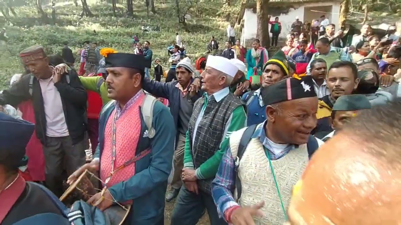 तीले धारू बोला (teele dharuo Bola re #chachari) भनार बजैण ज्यू के धाम में लगा मेला।#uttarakhand #yt