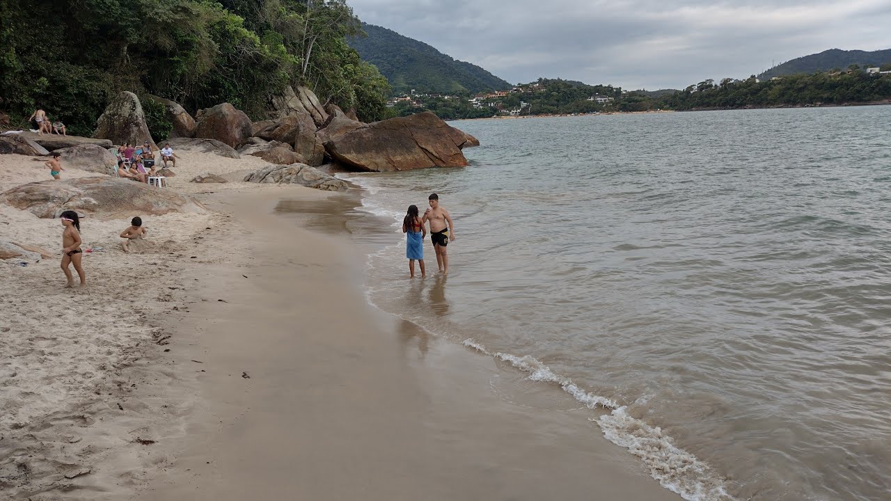 Uma piscina natural escondida em Ubatuba sp nas margens da rodovia