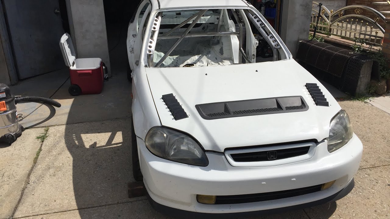 Progress on my Civic sedan! Roll cage / paint