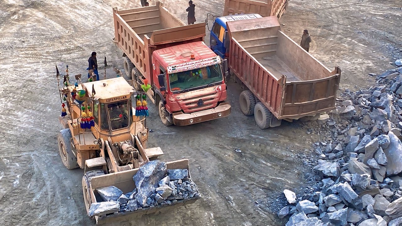Very Biggest Stone 😳 The powerful Caterpillar 966 loaded for dumptruck 🗯️