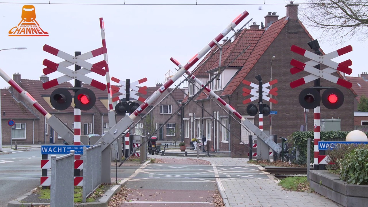 DUTCH RAILROAD CROSSING - Almelo - Rietstraat