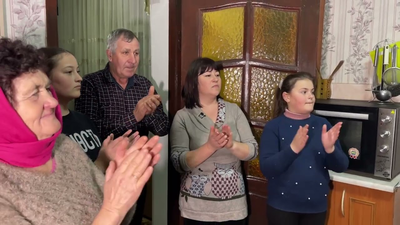 Surpriză la Burlacu pentru doamna Ana din partea feciorilor 