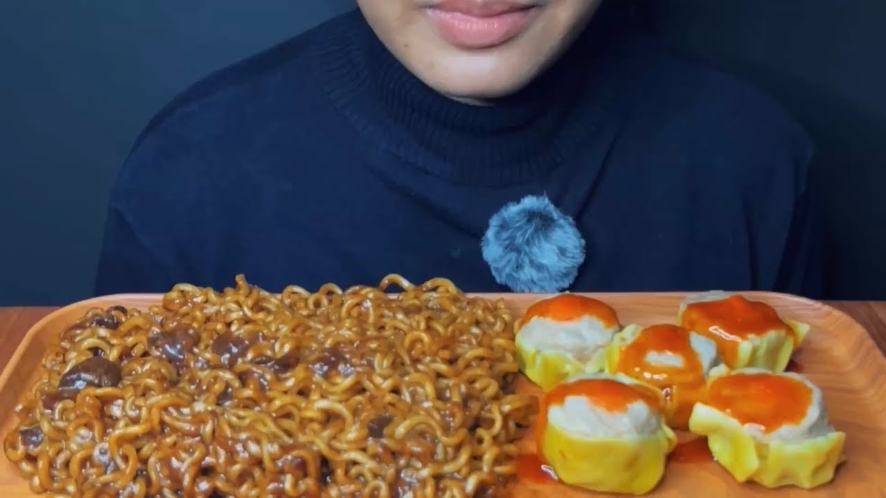 EATING BLACK BEAN NOODLES & DIMSUM | ASMR MUKBANG