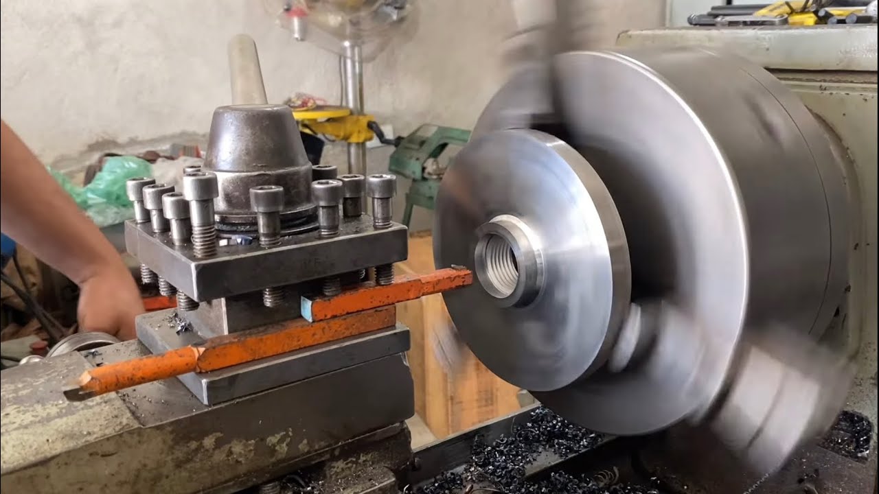 TRABALHO PERFEITO de USINAGEM no TORNO MECÂNICO GIGANTE ROMI NTS 410