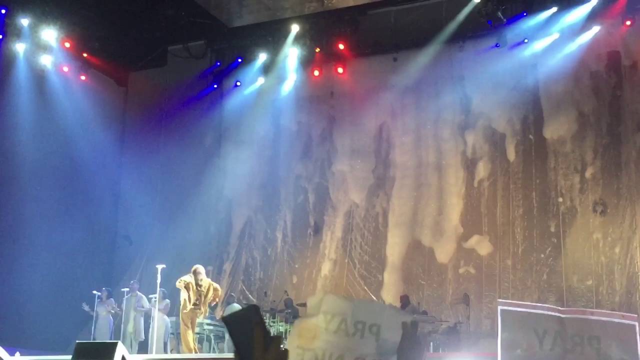RIHANNA - Diamonds #PrayforNice - ANTI WORLD TOUR @Lyon Grand Stade