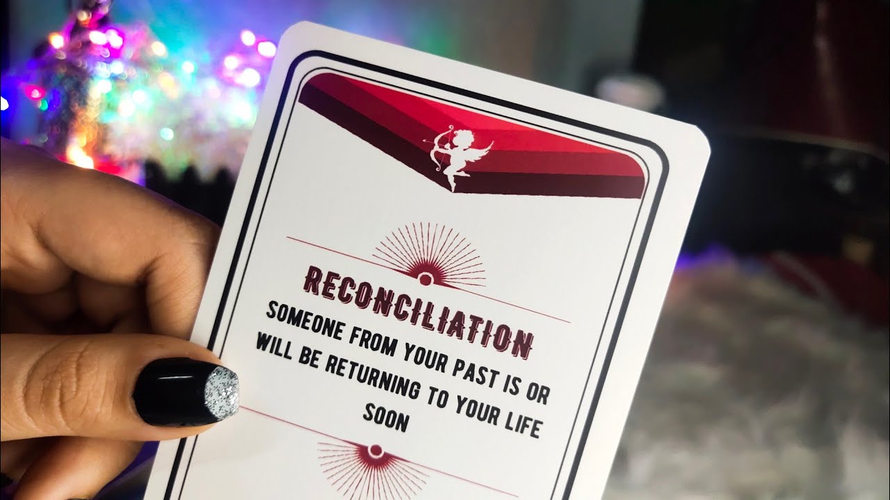 ايه اللي عاجب الشخص اللي ببالك فيك📡🧲عيوبك كبيره بالنسباله ولا شايفك كامل📌معجب بشكلك بجد ولا بيجاملك