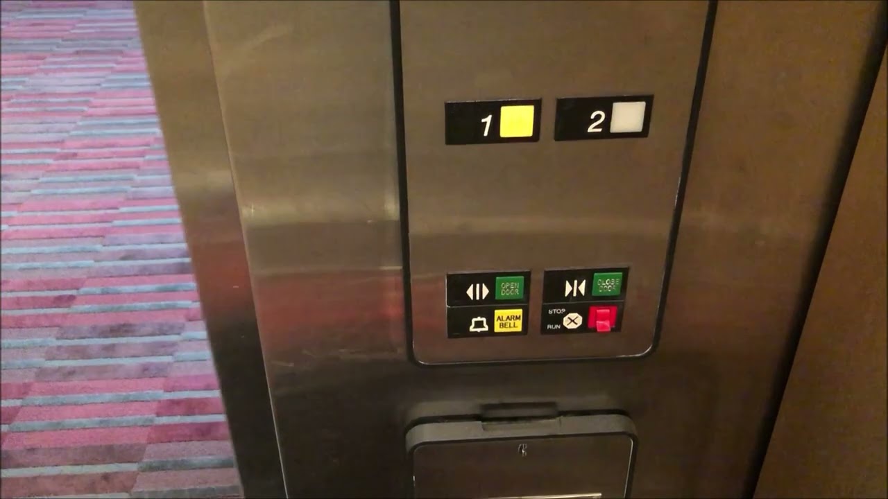 80s Otis Hydraulic Elevator at 530 Stephenson Hwy, Troy MI