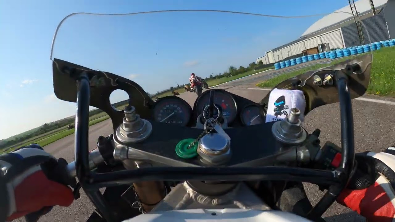 Circuit Chambley I Kawasaki ZXR 400  folgt Panigale V 2 Bayliss I Instruktorenfahrt