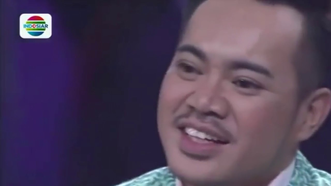 Putri D'Academi bernyanyi untuk Krunn Muhamad Brunei Darusalam