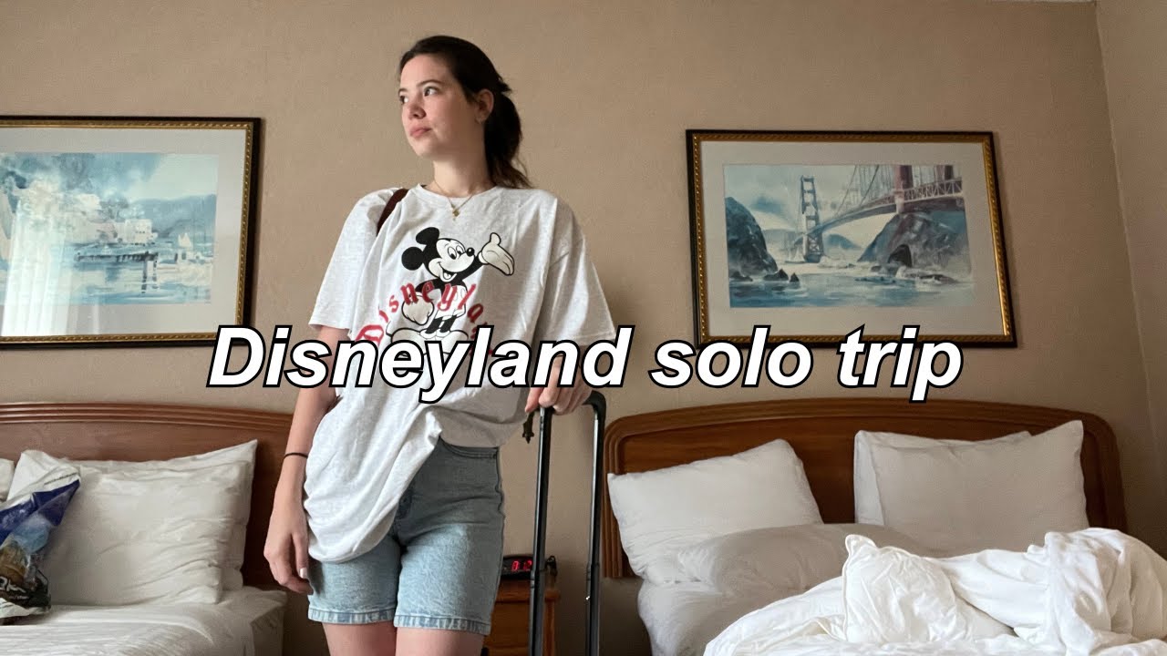 VLOG: ¡PRIMER VIAJE SOLA A DISNEYLAND! Lax, Disney Merch, Carsland y más