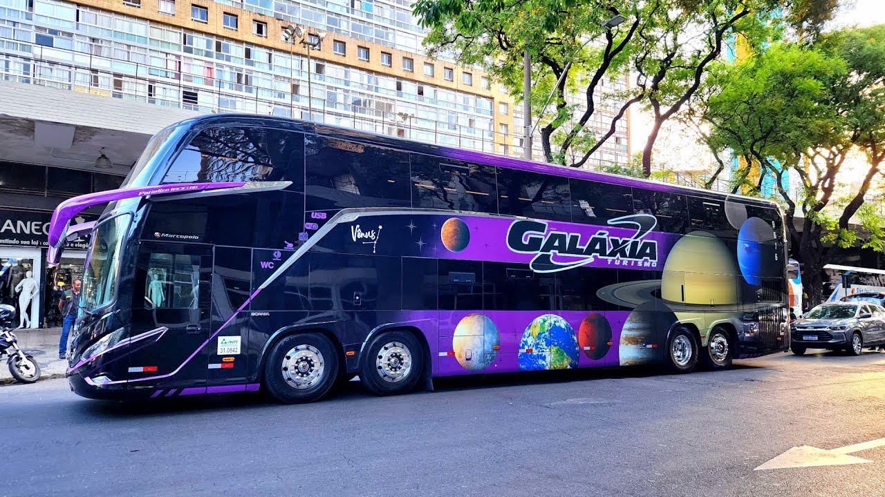 Belos Ônibus de turismo no Terminal JK