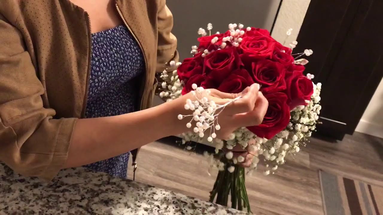 como hacer  un ramo de novia con 24 rosas