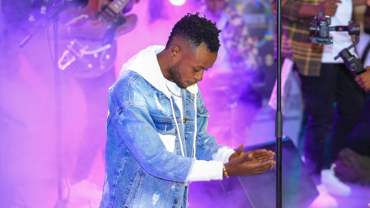 Mungu Wa Maombi - SAMUEL MWEZE (Live) (Official Video)kampala