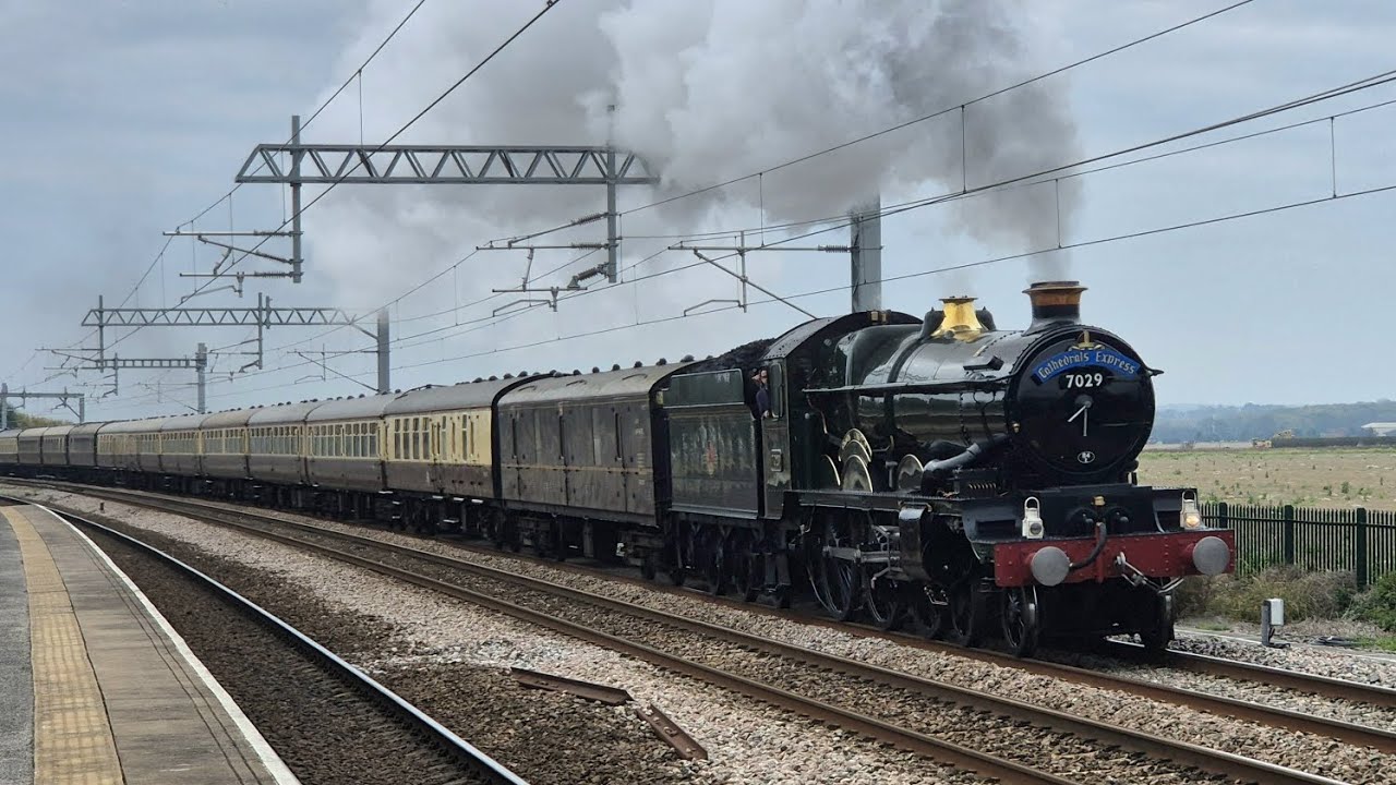 Vintage Trains 7029 'Clun Castle' Works 'The Cathedrals Express' 18/10/25