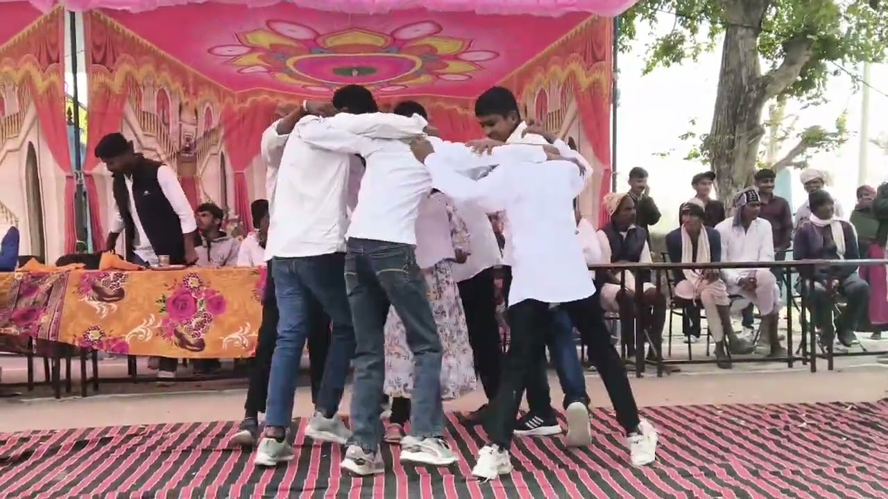 राजकीय विद्यालय के बच्चों द्वारा सोशल मीडिया के ज़माने में उनसे होने वाले प्रभावो पर नाटक 