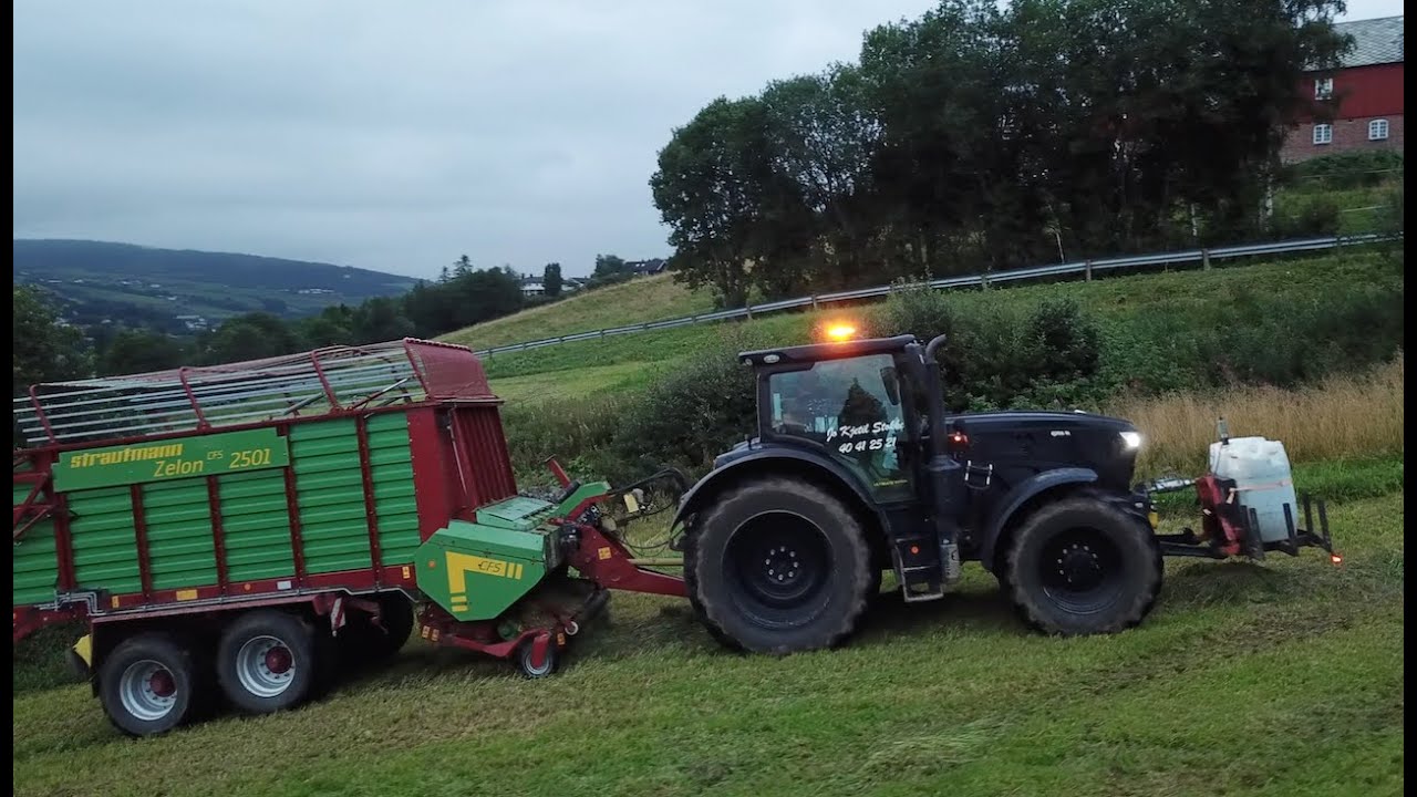 Black John Deere 6155R and John Deere 6210R in Norway| Silage | Mowing