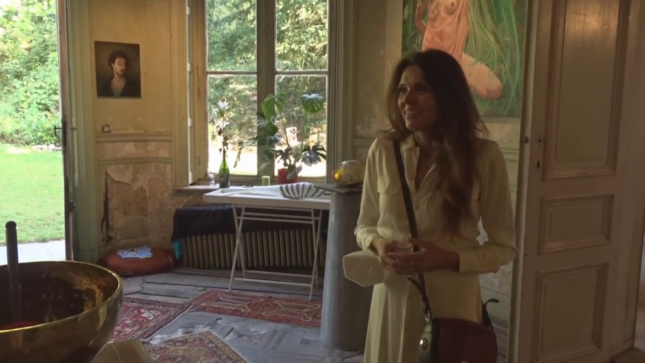 Вернисаж Galerie &Eacute;milie Dujat в декадансном Ch&acirc;teau de Jolimont в Boisfort
