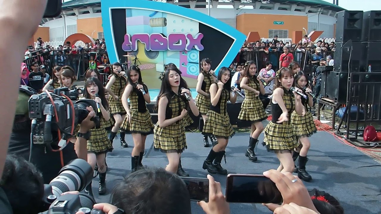 JKT48 Team K3 "Kamonegix" @ Stadion Pakansari Cibinong INBOX