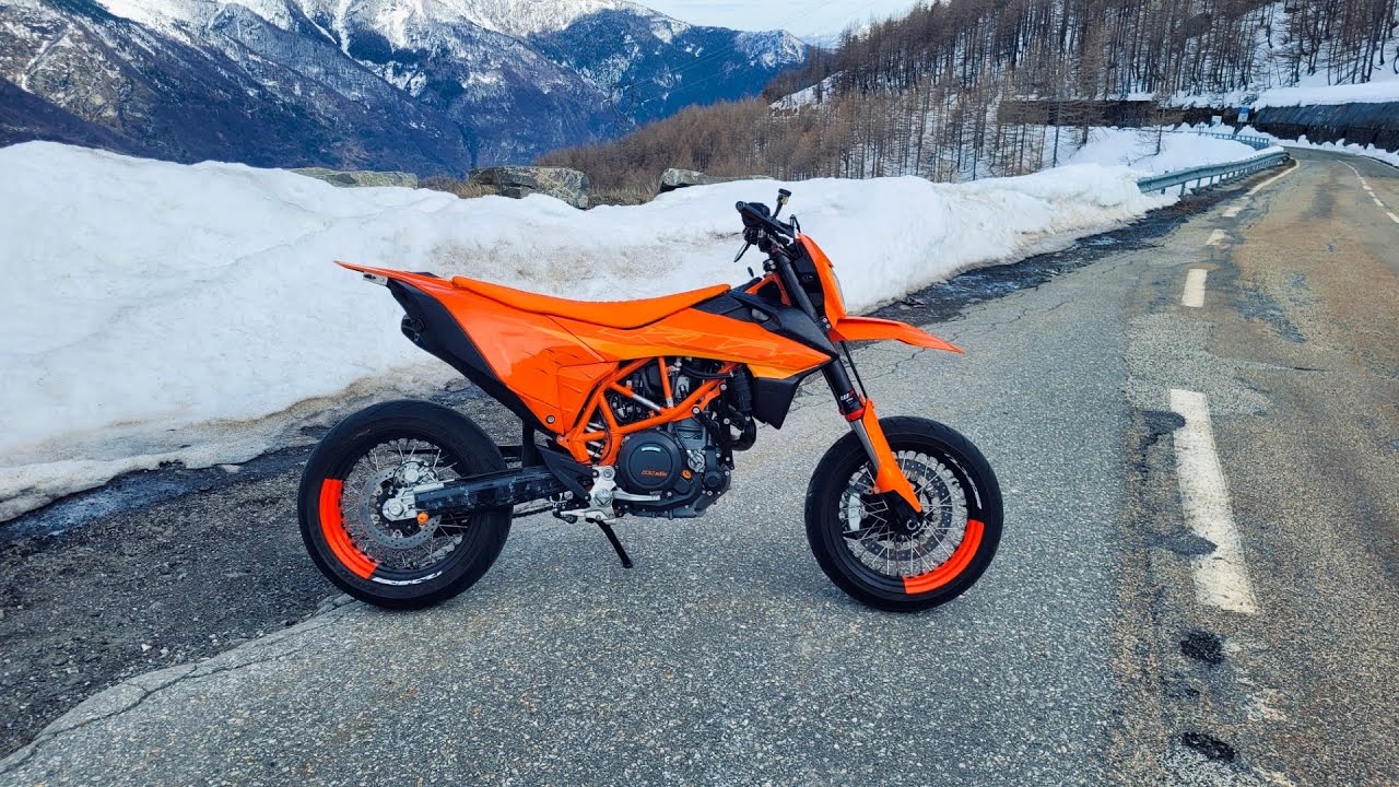 KTM 690 SMC - R 2023 VS HUSQVARNA 701 SUPERMOTO ONVBOARD RAW SOUND