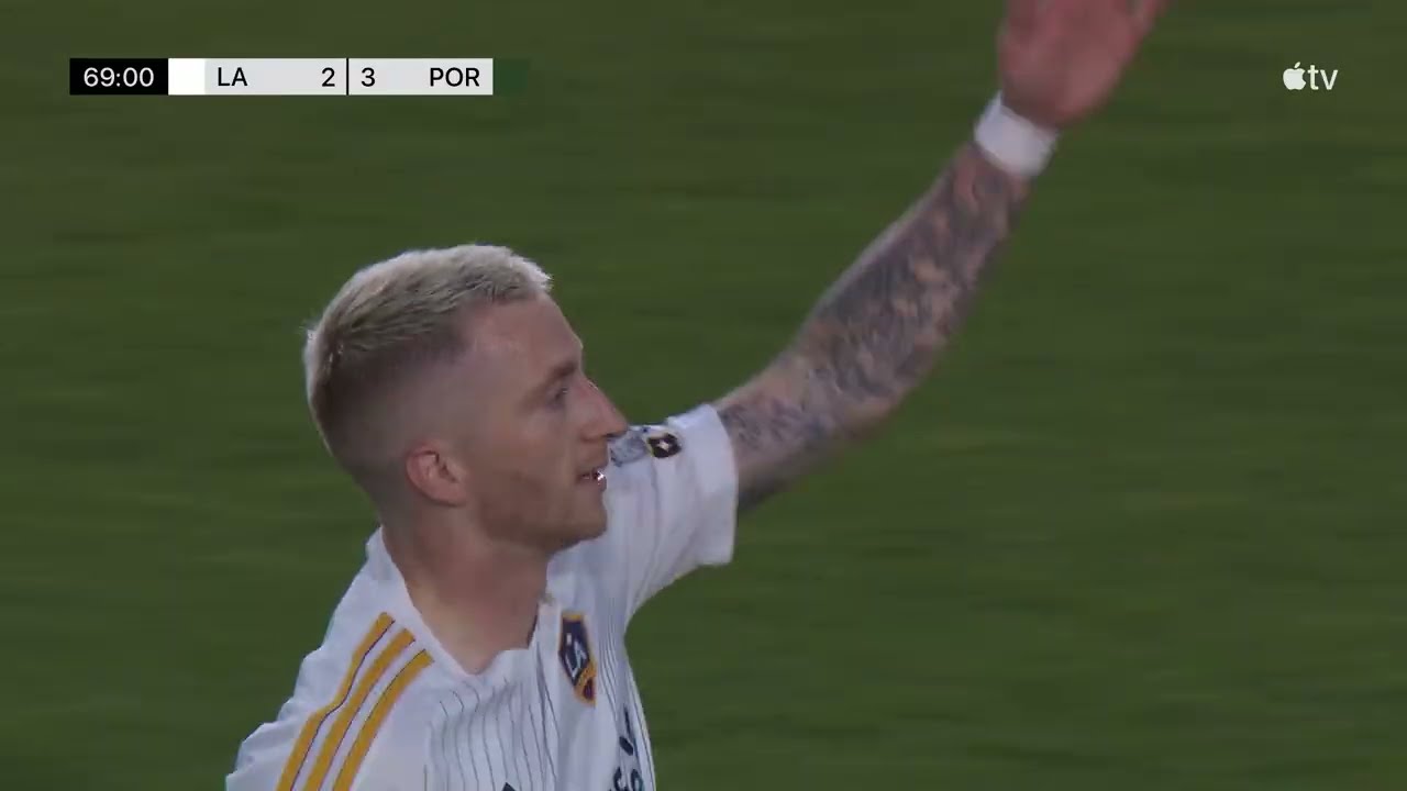 Marco Reus Beautiful Skill Slips Right Past The Goalkeeper for Goal!