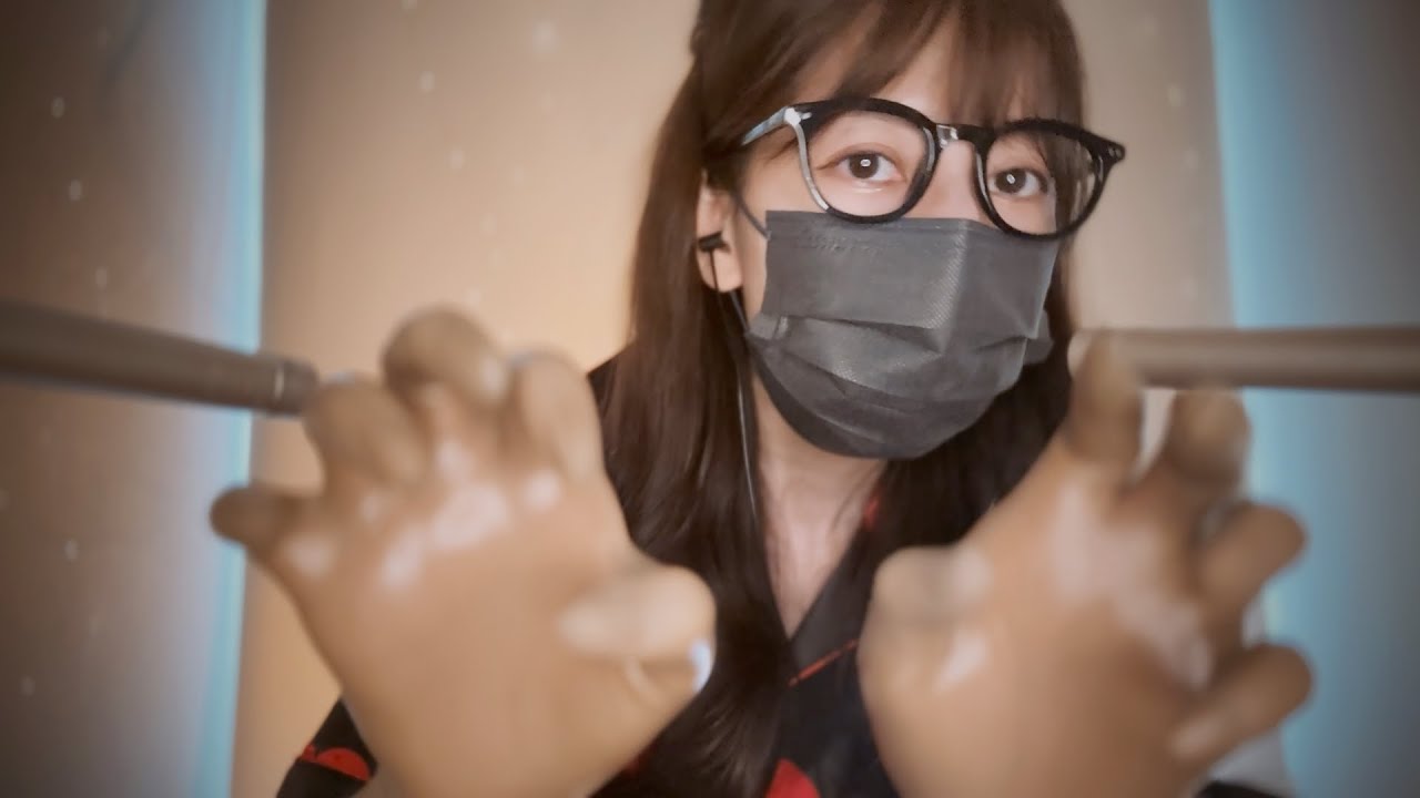 [ASMR] Я щекочу тебя в пижаме / резиновых перчатках