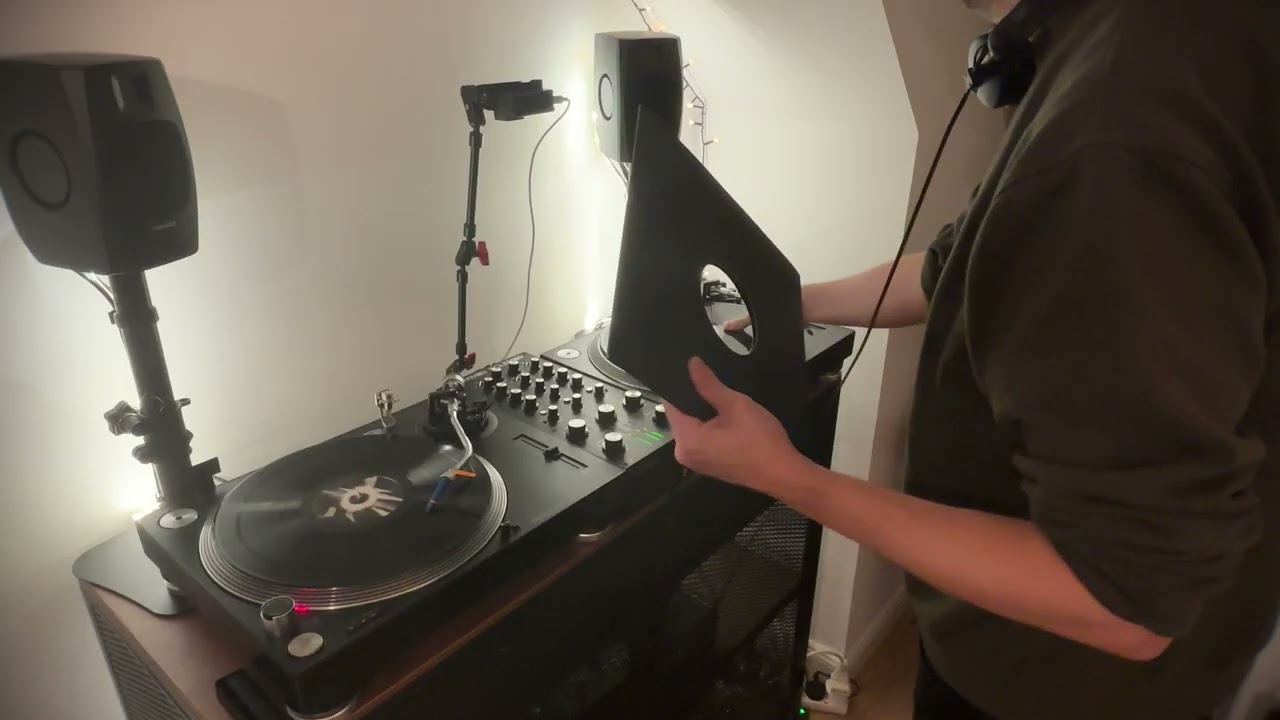Vinyl Mix - Deep, Dubby, Tech House