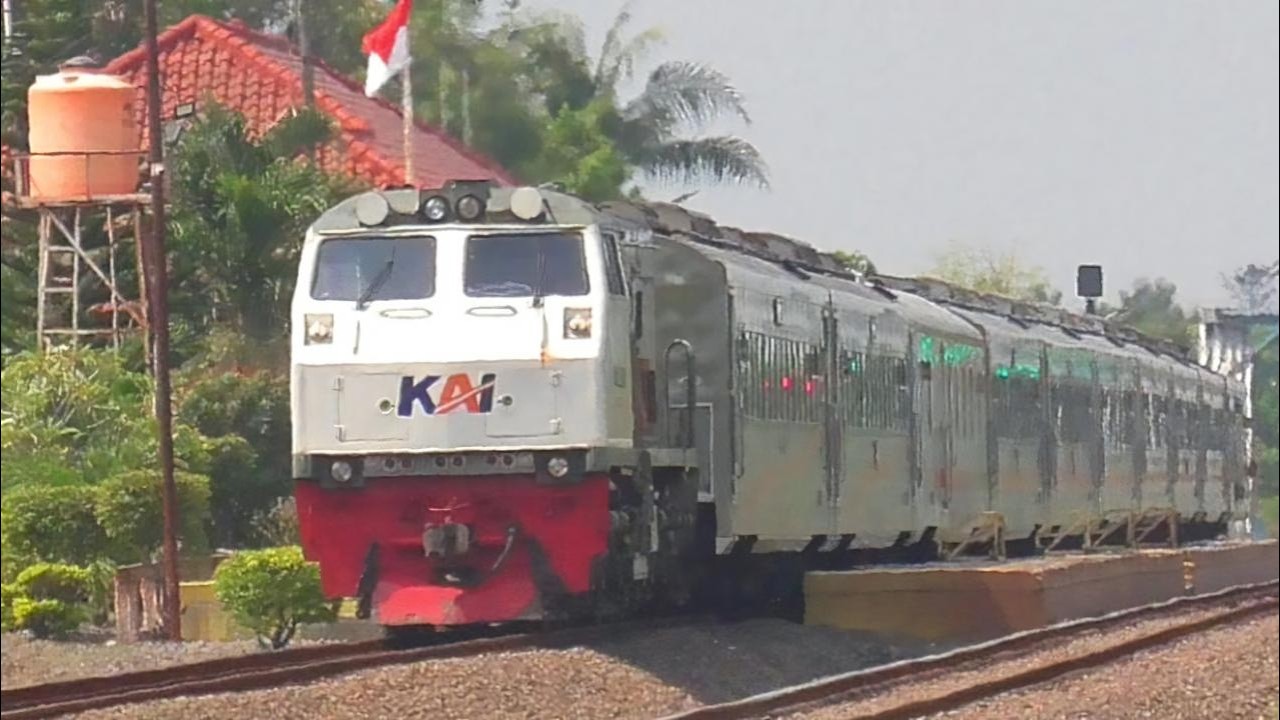 Kecepatan Pelan Akibat Narik Beban Lokomotif cc206 dan 201 Narik Gerbong Kontainer Panjang