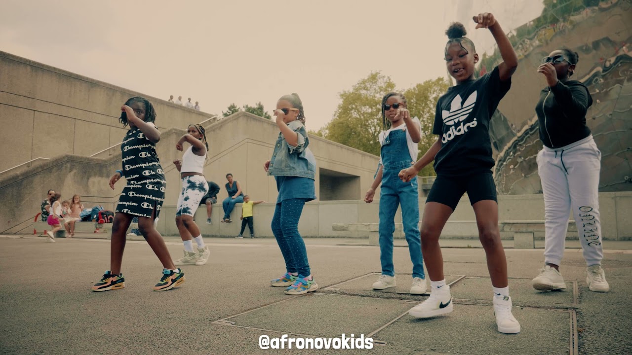 Moonshine - Malembe ft Boodhi Satva - AFRONOVO KIDS SCHOOL - Classe Tous Niveaux-Ndombolo 2020/2021