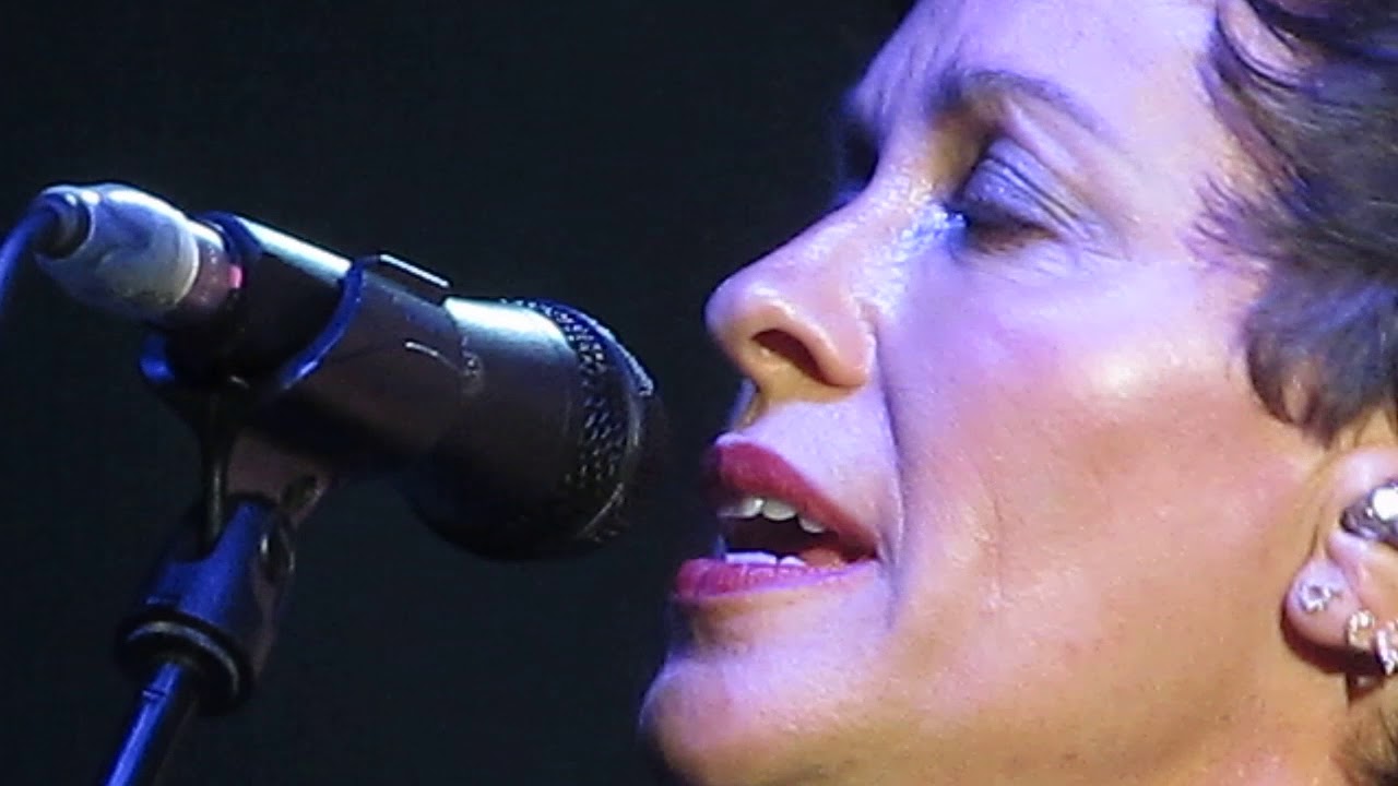 alanis morissette - perfect (live in london, england)