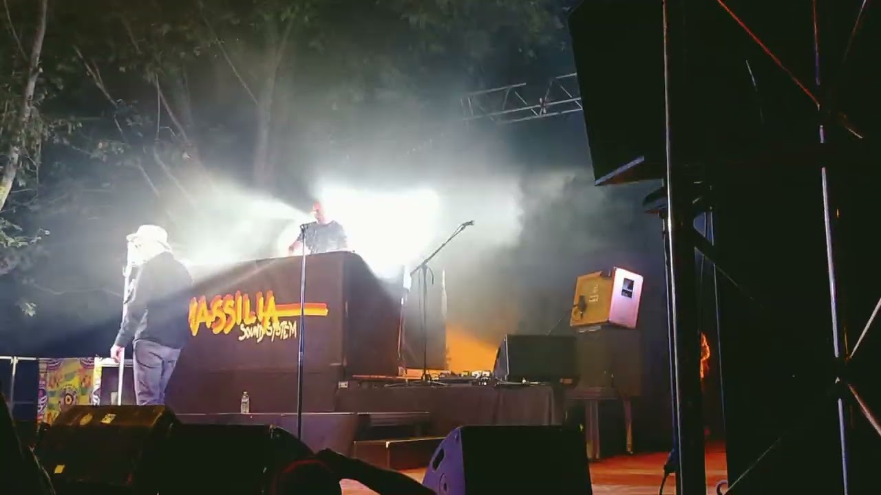 entrée en puissance de DJ Kayalik et ils sont là le Massilia Sound System ❤️