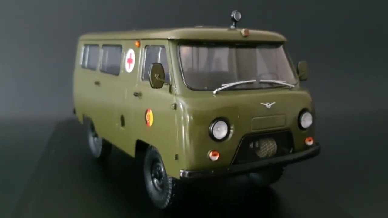 1/18 Premium ClassiXXs Uaz 452A