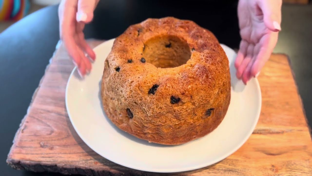 Yeast Babka with raisins /Babka drożdżowa z rodzynkami.