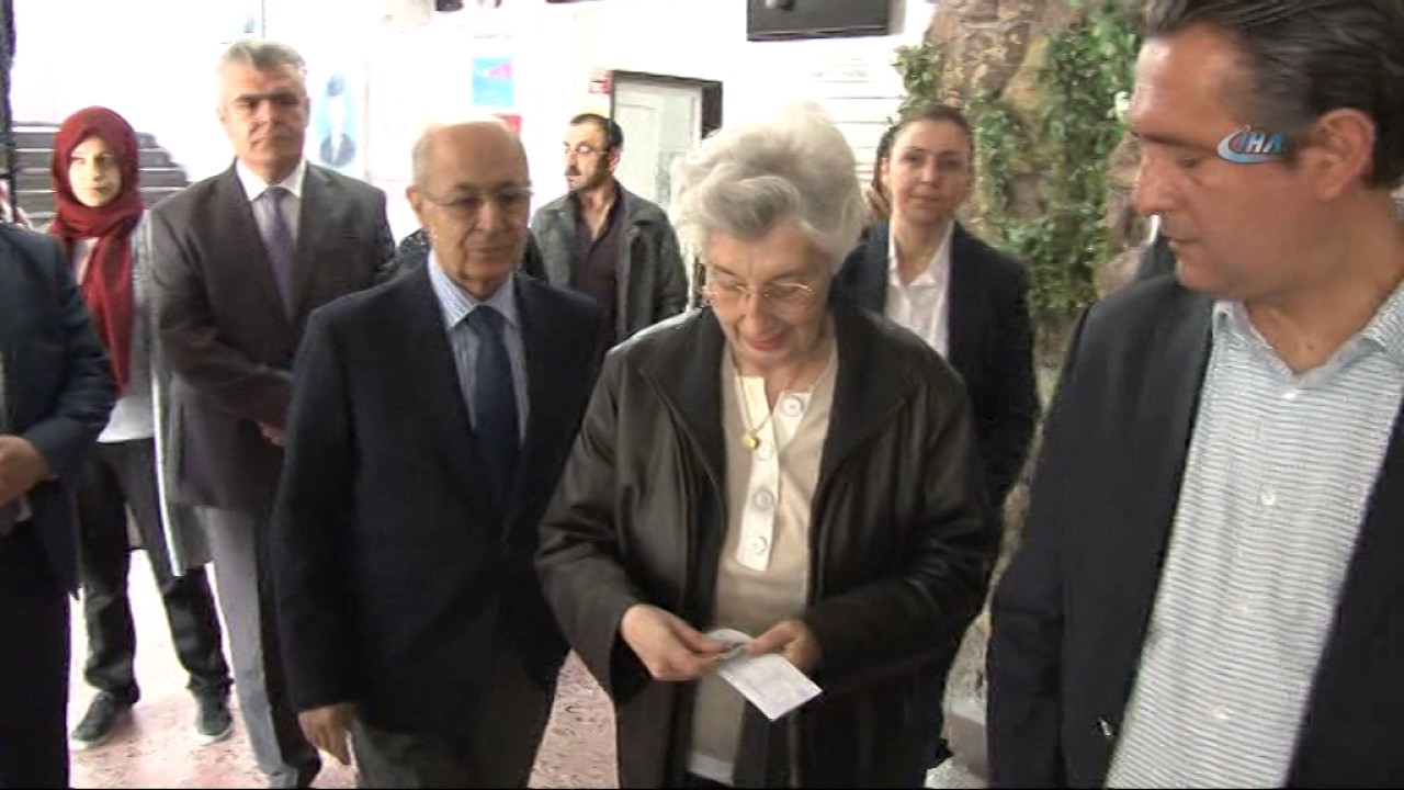 10. Cumhurbaşkanı Sezer Oy Kullandı