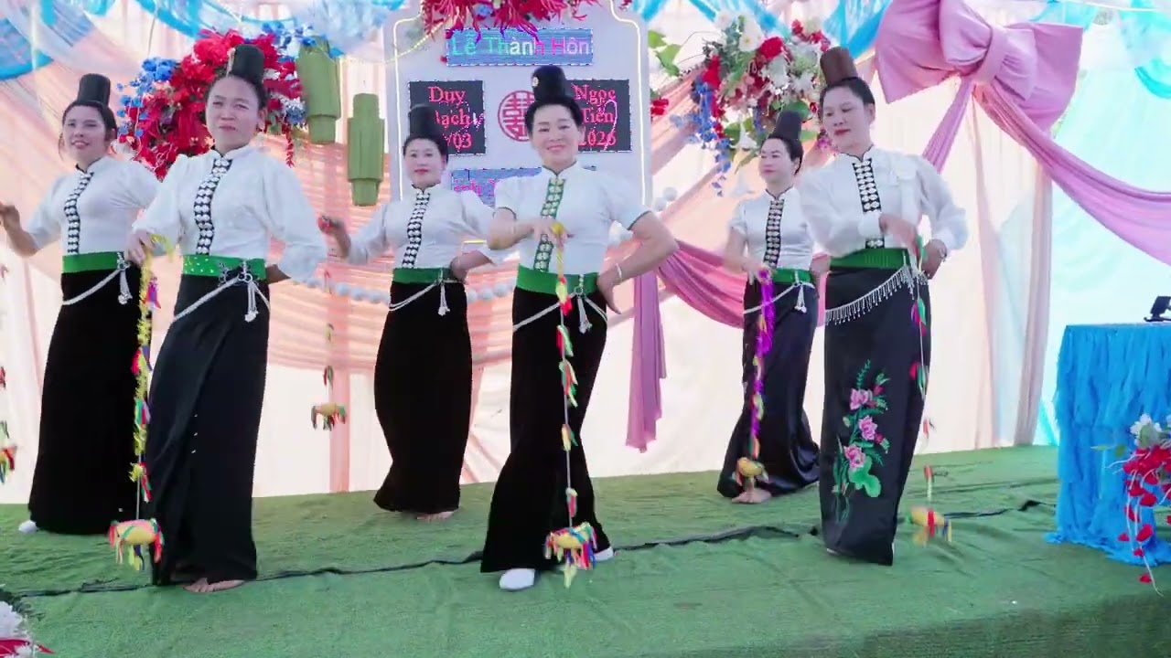 MÚA THÁI  MỪNG LỄ THÀNH HÔN NGỌC TIẾN DUY BÁCH BẢN NONG LUỒNG XÃ MƯỜNG LA