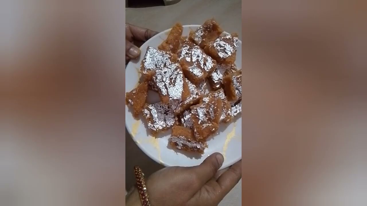 १० मिनिटात बनून तयार होणारी संत्रा 🍊 बर्फी  easy way orenge burfi#viral #food #viralvideos 