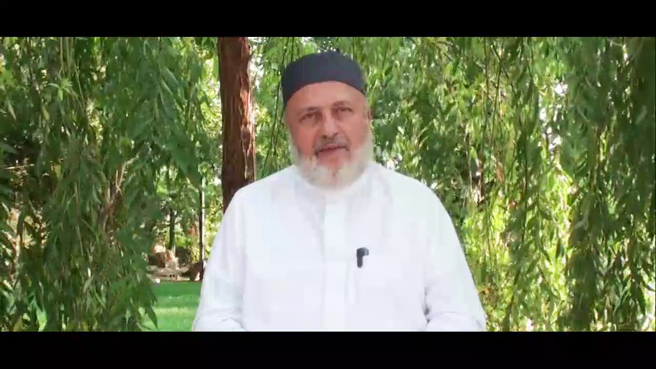 ما حكم تقبيل يد الرجل الصالح؟