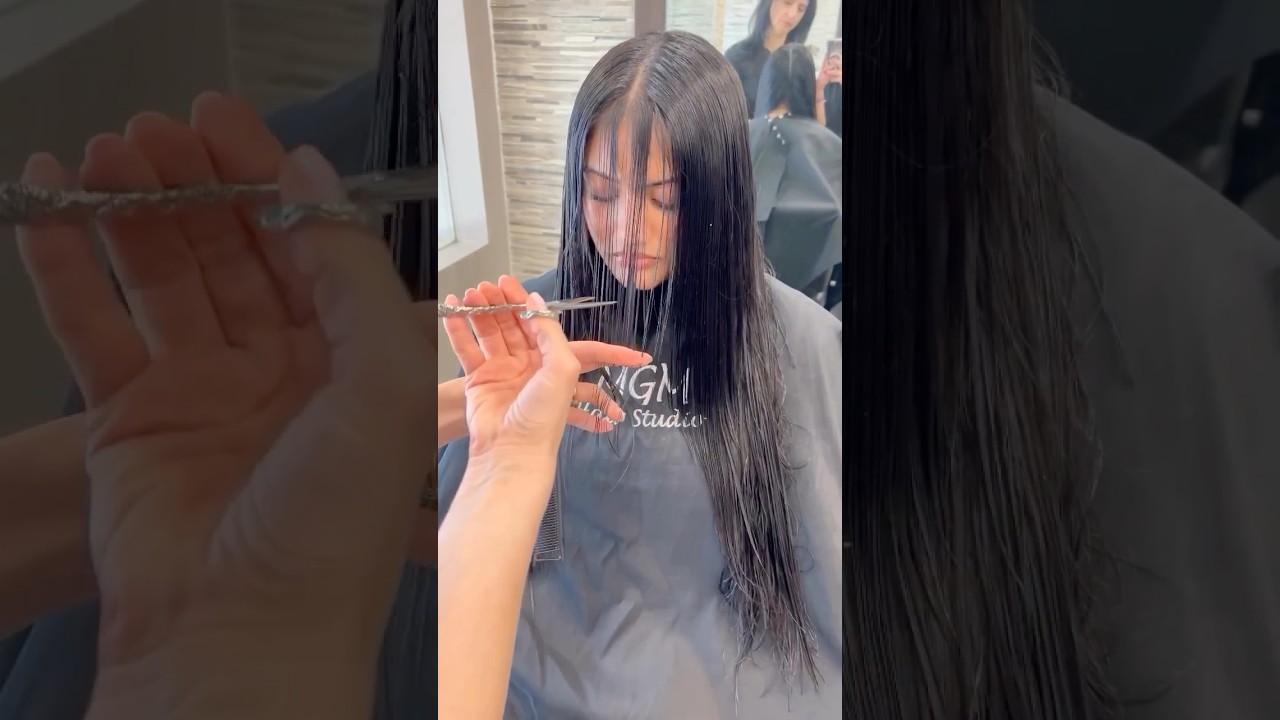 #hairstyle #hairfashion #latestinbeautylineupproducts #hairtok #hairstylecutting #howtocutcurlyhair