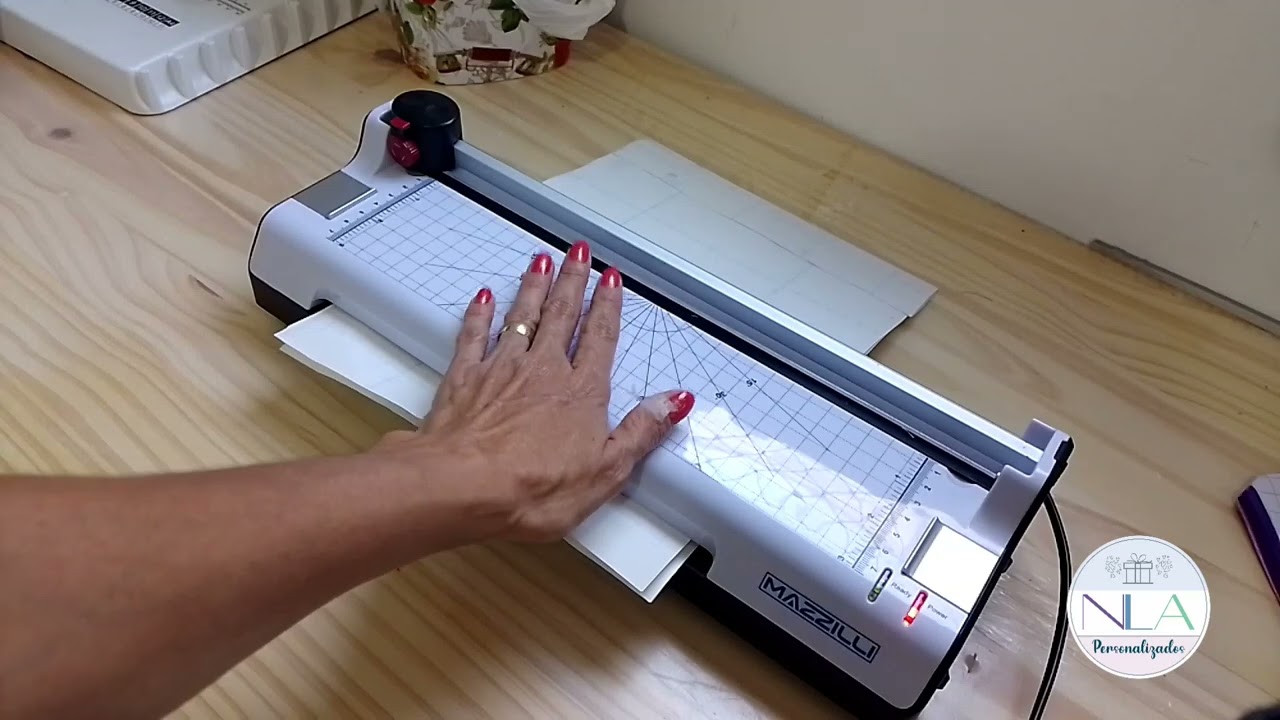 Vídeo caseiro: Laminadora / plastificadora 5x1 Mazzilli - a mais simples.