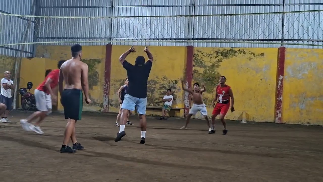 En el templo del voly tungurahua santo domingo de los sthachilas TRÍO WILLIAM vs TRÍO MAMITETA 