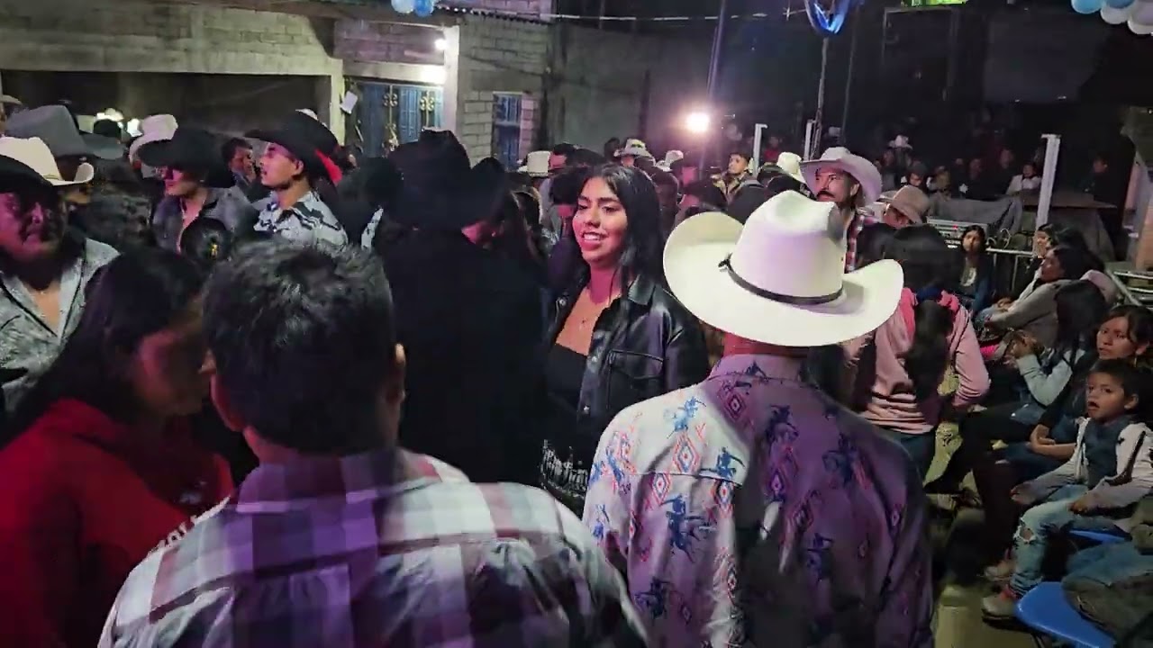 La gallina coquetona en Santiago Yaitepec, pura raza galopeadora de corazón