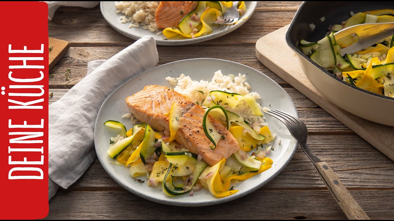 Lachs mit Zucchinigemüse und Reis 🍽️ | REWE Deine Küche