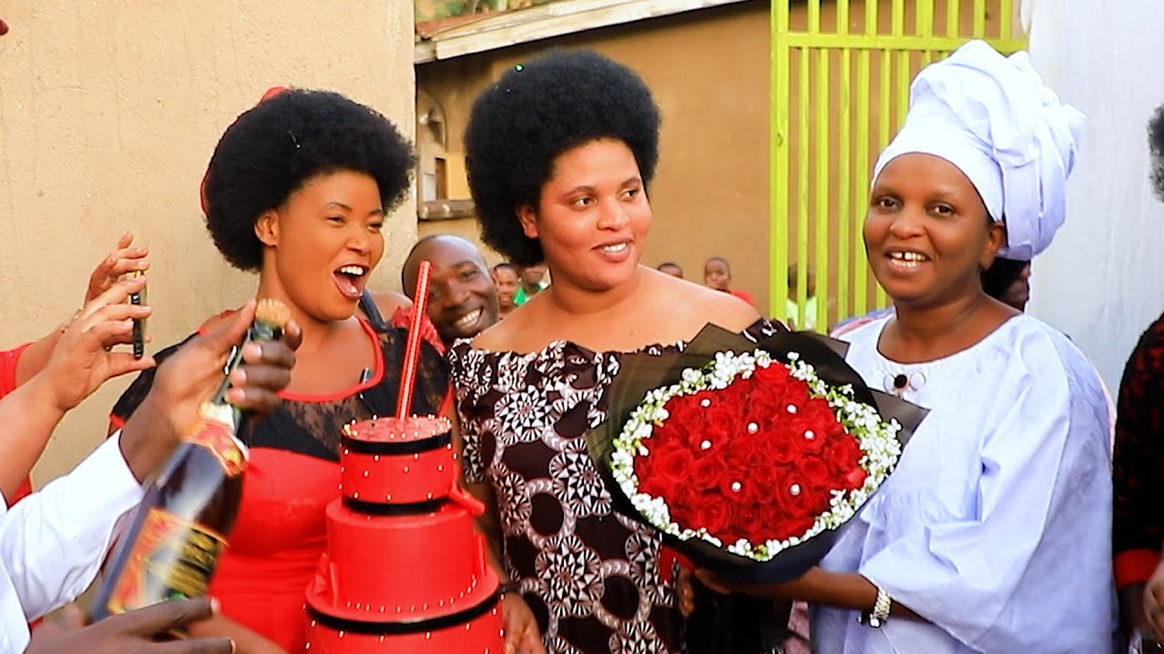 Bwa mbere Mama Wa Assia madame Pst Theogene Aramutunguye amuhaye impano idasanzwe/ATUNGUWE NABANA BE