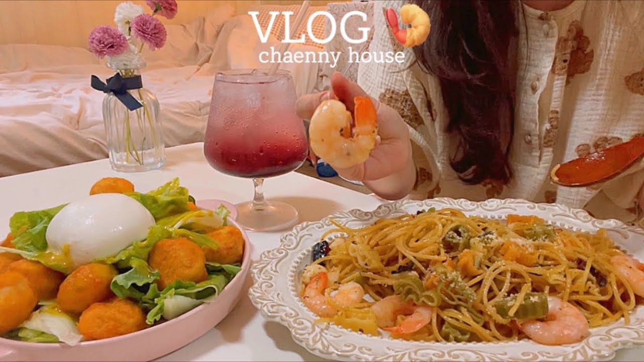 ENG) Vlog of living alone 🍤 Oil pasta and chicken salad. But in reality, eating shows and cooking