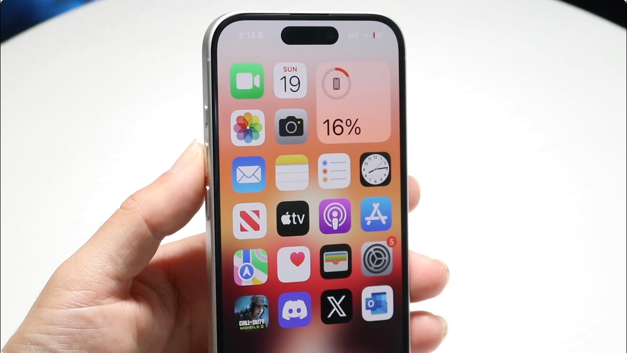 Я пользовался своим iPhone 16 целый год без чехла. Вот как он выглядит.