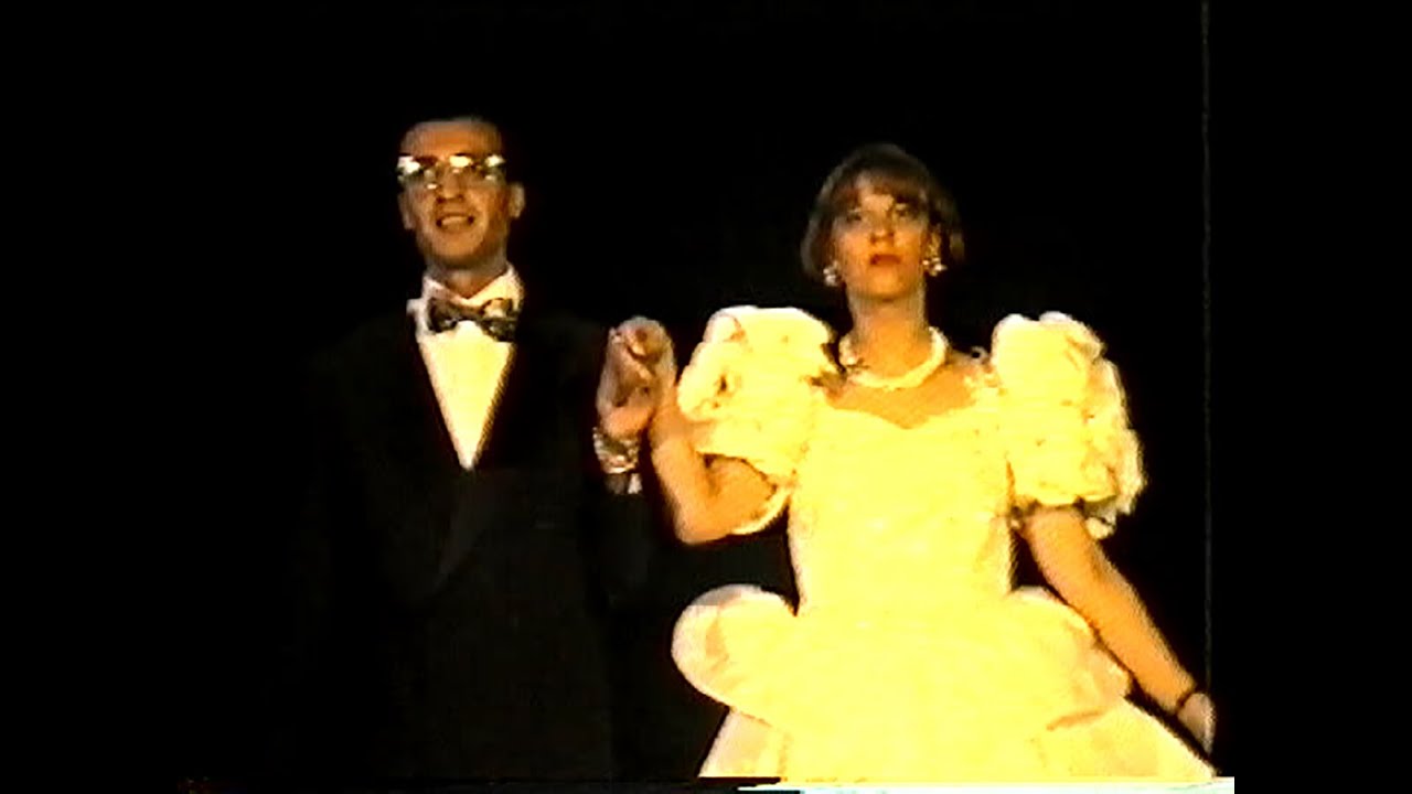 Sfilata di moda in Piazza Umberto a Mussomeli - (11- 8- 1990)