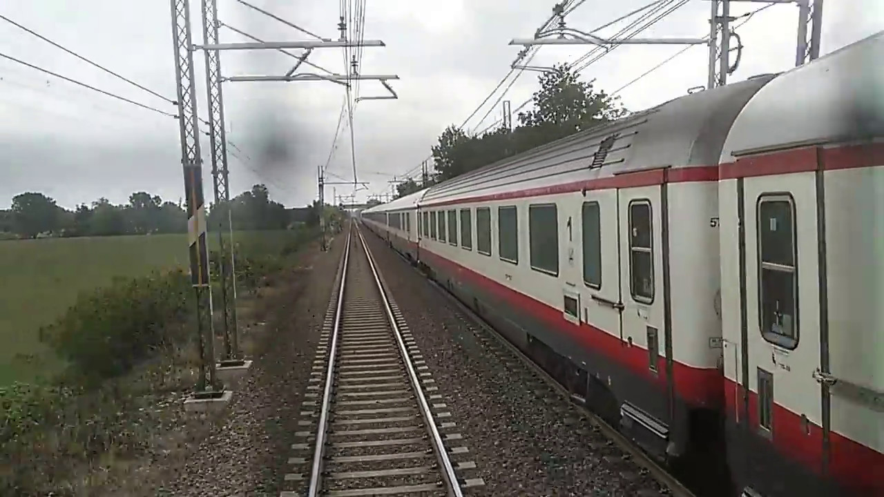 Sorpasso di treni in corsa - su linea ferroviaria banalizzata