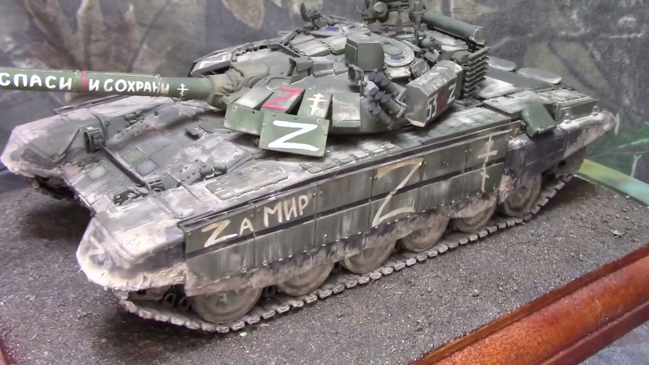 Build of the Meng 1/35 T-72B3M with Star decals sheet