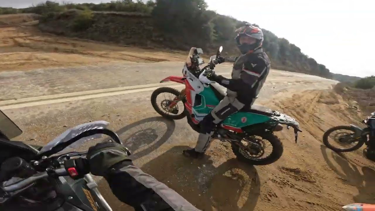 ΕΝΔΟΟΙΚΟΓΕΝΕΙΑΚΗ ΒΙΑ ❌❌❌Kove 800x pro VS Kove 450 RALLY δες το video και εσυ αποφασίζεις  #kovemoto